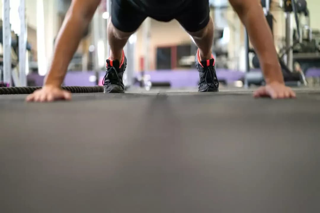 Trening FBW co to? Poznaj korzyści i skuteczne ćwiczenia