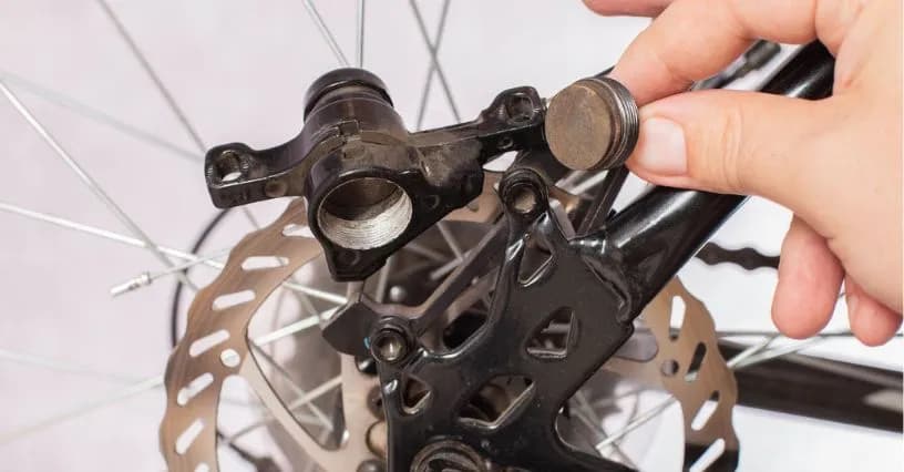 Jak wymienić klocki hamulcowe w rowerze - uniknij najczęstszych błędów