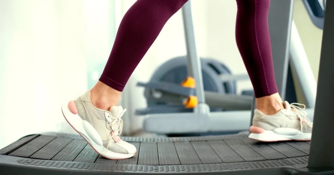 Jak chodzić na bieżni żeby schudnąć - skuteczne techniki i porady